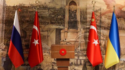 La propuesta de Putin de negociar en Estambul, está dirigida a Trump, según expertos.