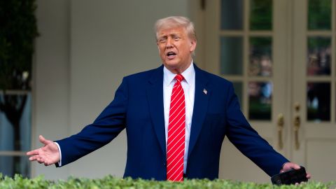 Trump dijo que eliminará la ley para "ahorrar a los contribuyentes billones de dólares".