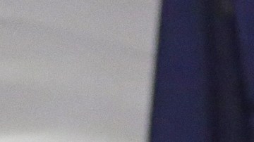 El exdirector de FBI borró el mensaje y publicó otro donde dijo "oponerse a la violencia".