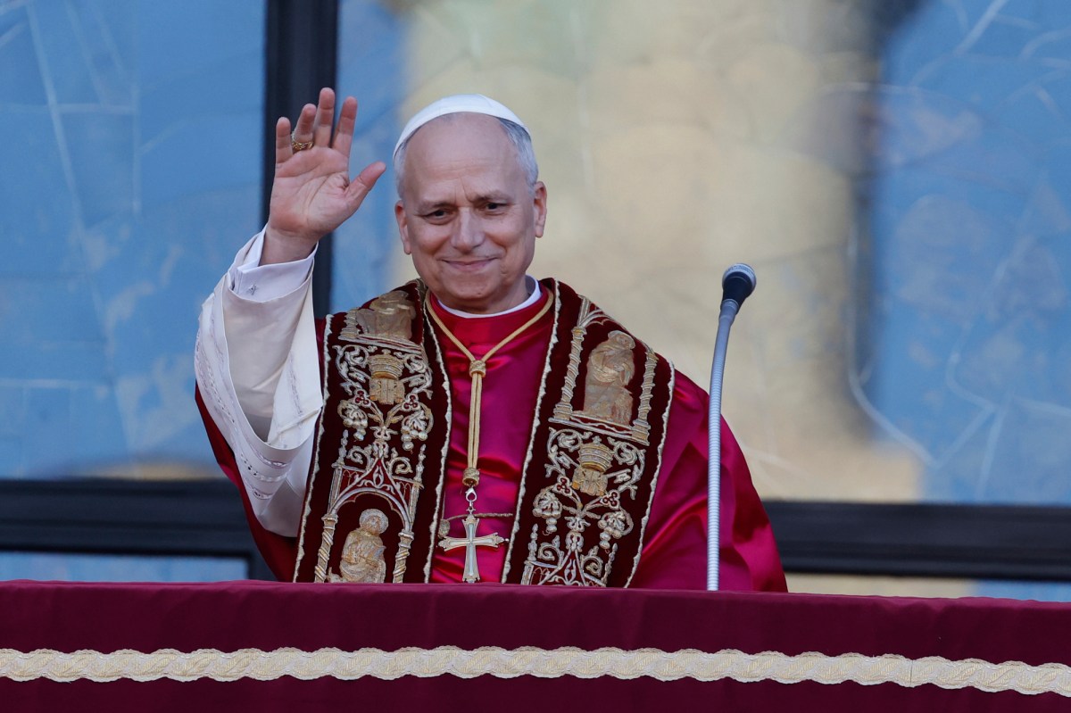 "¡Soy romano!" exclamó León XIV al finalizar las ceremonias para consolidarse obispo de Roma