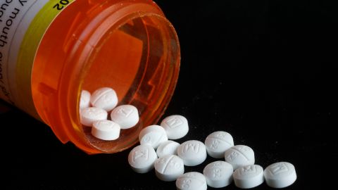 Millones de píldoras fueron vendidas a narcotraficantes, informó DOJ.