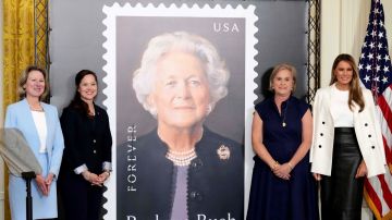 Bárbara Bush es la octava primera dama en ser honrada con un sello postal.