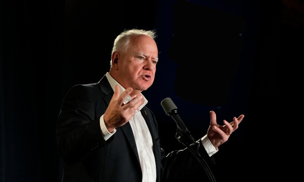 DHS responde a Walz sobre compartivo de ICE con Gestapo y califica comentarios de "repugnantes"