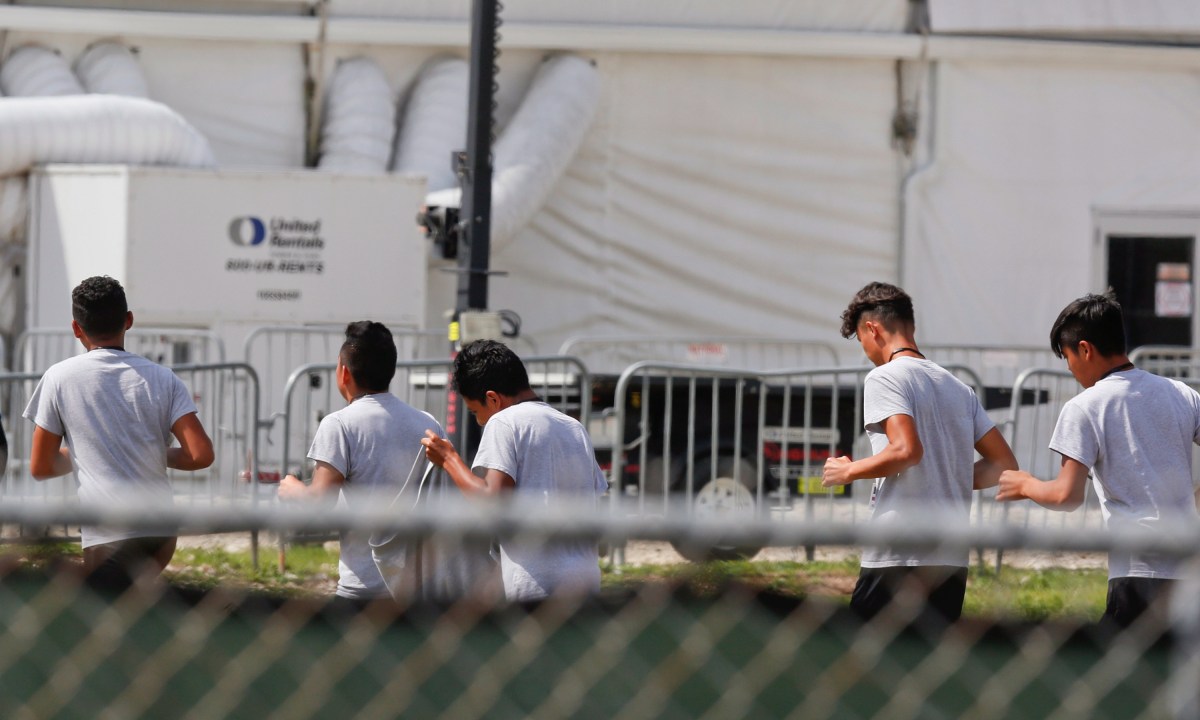 Jueza extiende veto a ley de Florida que permite arrestar a migrantes indocumentados