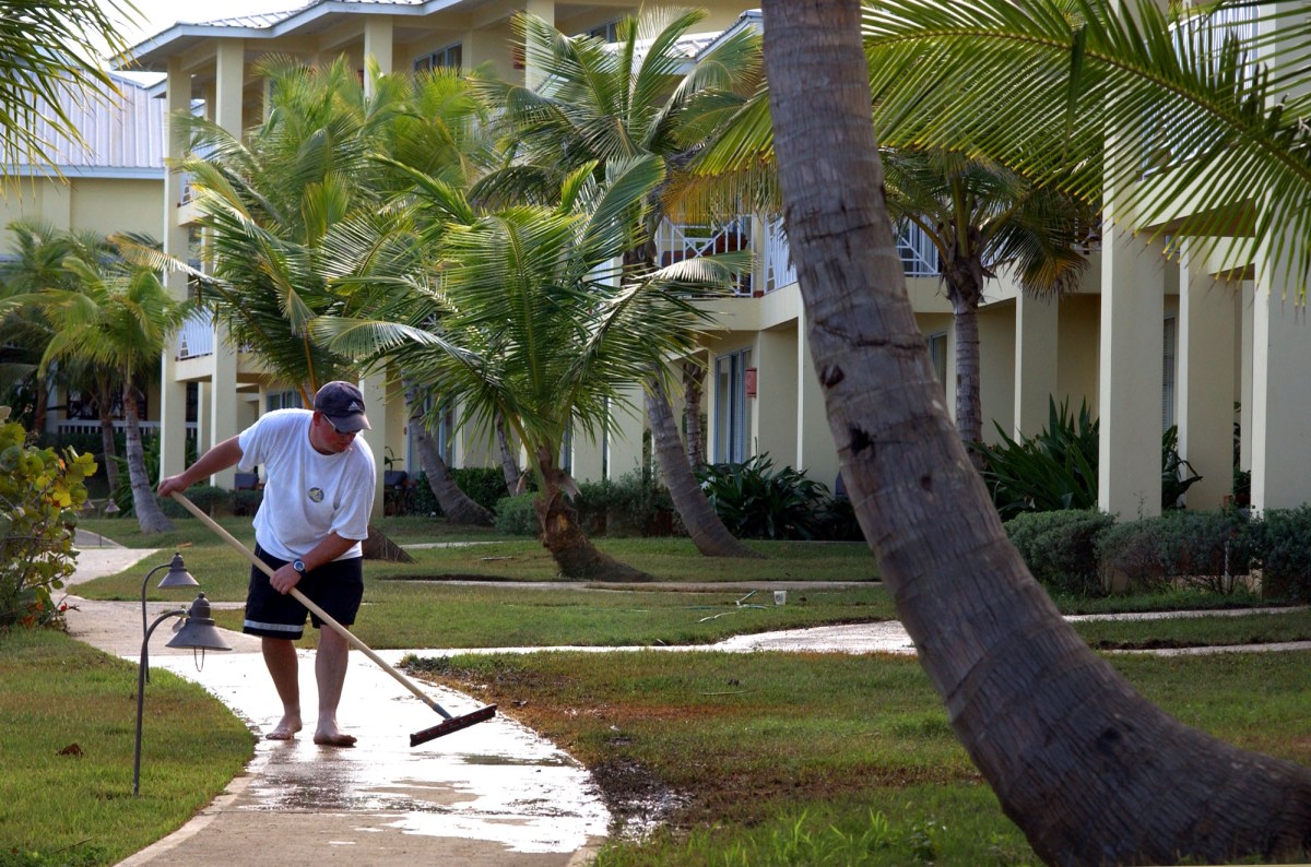 Vélazquez, AOC y otros demócratas piden al IRS informar de auditorías a estadounidenses que abusan de leyes 20 y 22 en Puerto Rico