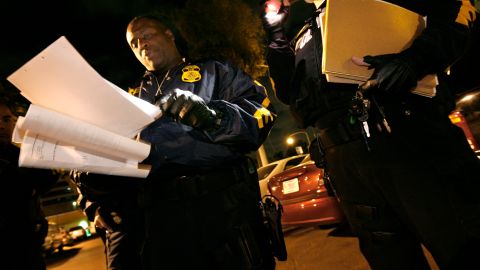 Agentes de ICE en un operativo en Santa Ana, California