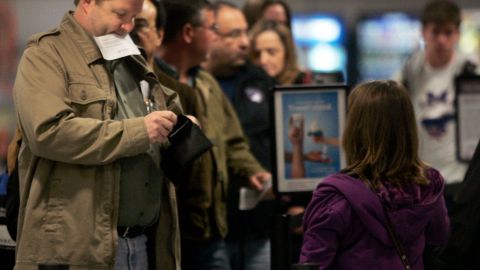 Arresto de baterista de banda Lord Buffallo en aeropuerto de Texas