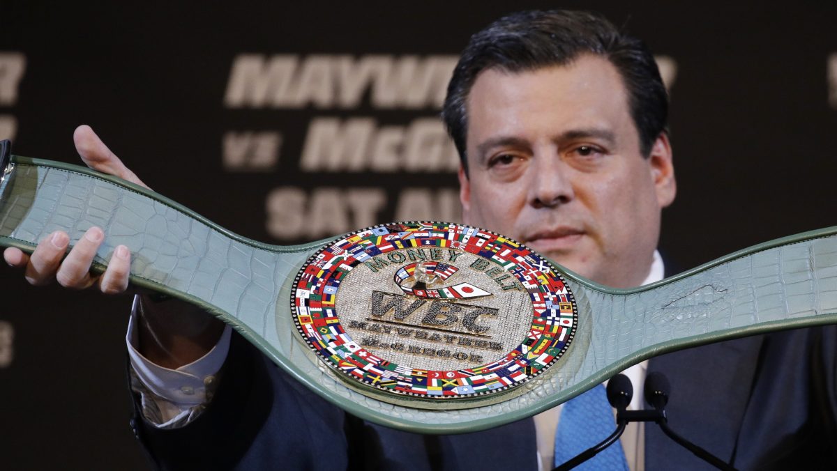 Mauricio Sulaimán denuncia que le impedirán entregar el cinturón al ganador entre Canelo Álvarez y Terence Crawford