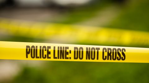 Agentes mataron a tiros la hijo del sospechoso un día antes.