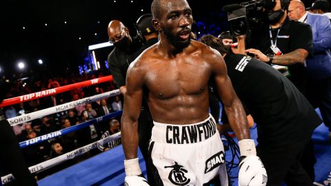 Terence Crawford confía en derrotar al Canelo Álvarez a pesar del peso.