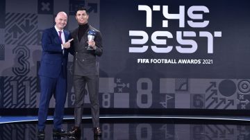 Infantino revela que Cristiano Ronaldo "negocia con varios equipos" para jugar el Mundial de Clubes