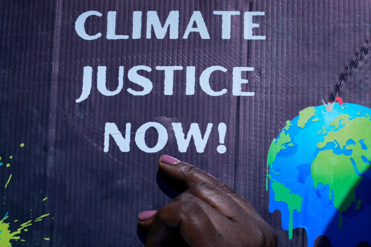 Climate Power En Acción desglosa los millones en fondos federales detenidos por Trump para proyectos climáticos que impactan a latinos