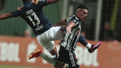 Futbolista argentino Cristian Pavón enfrenta cargos por escupir a policía en la Copa de Brasil
