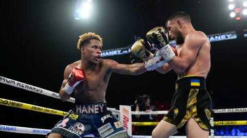 Bob Arum cuestiona la victoria de Devin Haney sobre José Ramírez.