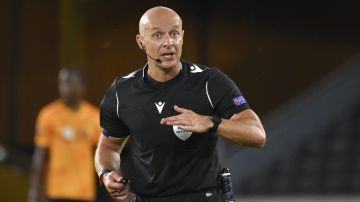 UEFA no vio "ningún problema" en la actuación de Szymon Marciniak tras quejas del FC Barcelona