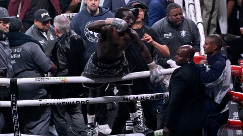Robert García cree que Terence Crawford vencerá al Canelo Álvarez.