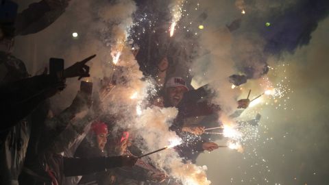 Aficionados heridos tras caer cartel metálico a una tribuna en el Morumbí de San Pablo