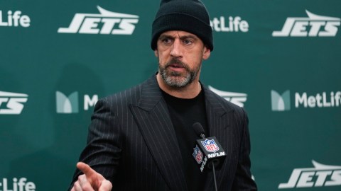 Aaron Rodgers podría seguir en la NFL a sus 41 años.