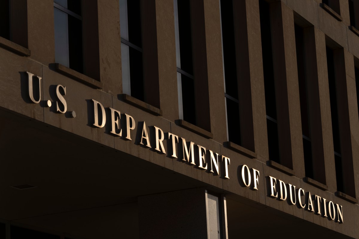 Juez bloquea intento de Trump de eliminar el Departamento de Educación