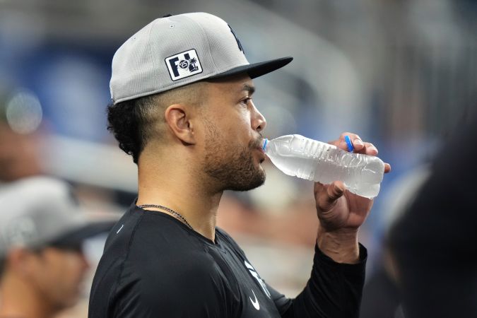 Giancarlo Stanton no ha podido jugar este 2025 por una lesión en sus codos.