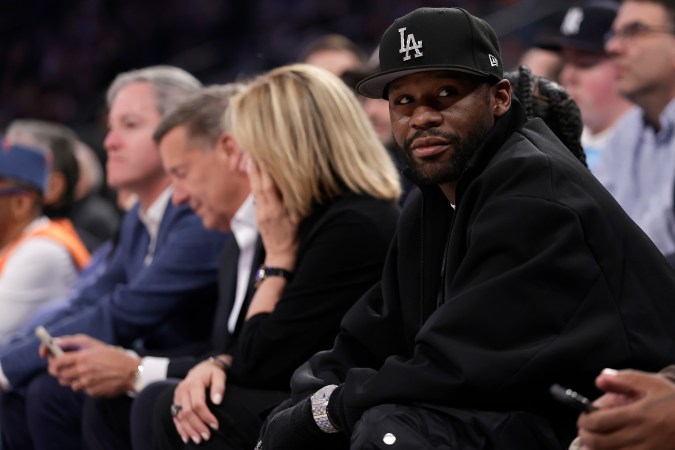 Floyd Mayweather desmiente los rumores sobre su posible bancarrota.