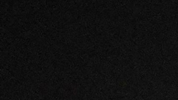 La policía monta guardia mientras trabajadores desmantelan una estructura que las autoridades alegan está vinculada al narcotráfico en Santiago, Chile, el martes 1 de abril de 2025.