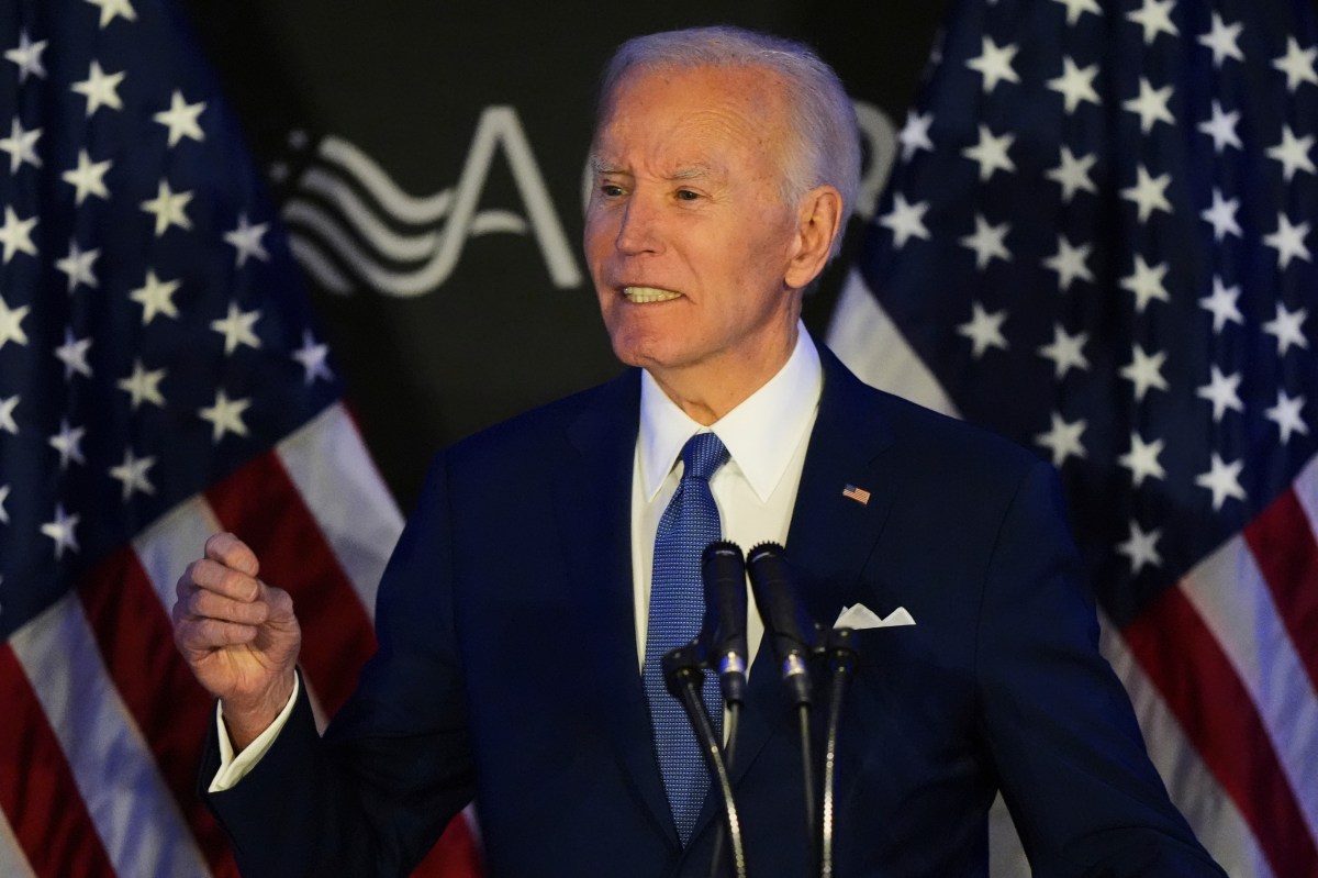 Biden califica de "desastre" los primeros 100 días de Trump