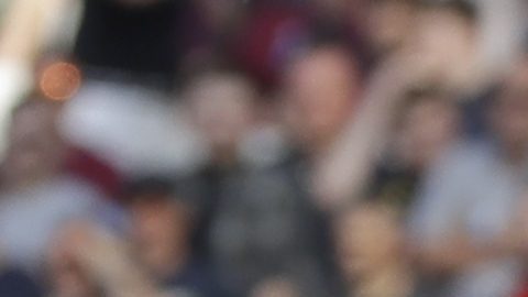 Árbitro cae lesionado y Jamie Vardy toma su silbato para parar el partido y sea atendido