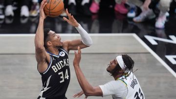 Giannis Antetokounmpo podría abandonar a los Bucks al finalizar la temporada.