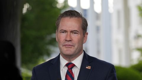 El gabinete de Trump fue criticado por compartir información sensible, que podría estar clasificada, a través de una aplicación no controlada por el Gobierno.