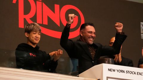 Óscar de la Hoya afirma que peleas del Canelo y Haney fueron aburridas.