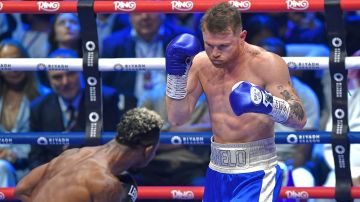 Canelo Álvarez enfrenta a William Scull en Arabia Saudita.