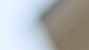 La imagen generada por inteligencia del presidente Donald Trump vestido de papa ocupa la portada de un periódico italiano en Roma, el domingo 4 de mayo de 2025.