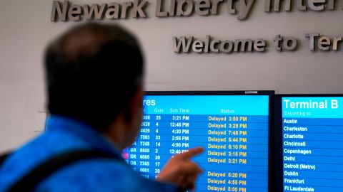 Retrasos masivos en el aeropuerto Newark de Nueva Jersey.