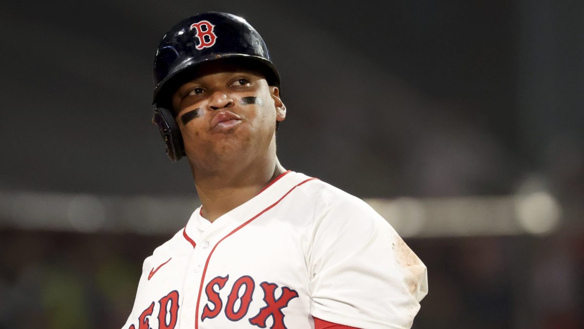 Dominicano Rafael Devers critica a la gerencia de Boston Red Sox y se niega a jugar en primera base