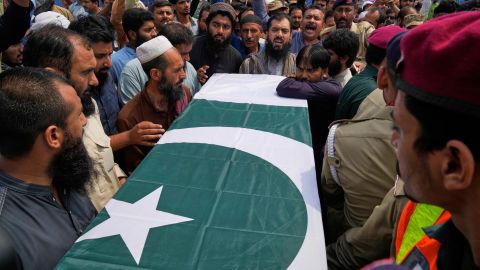 Pakistán respondió derribando cinco aviones de combate indios.