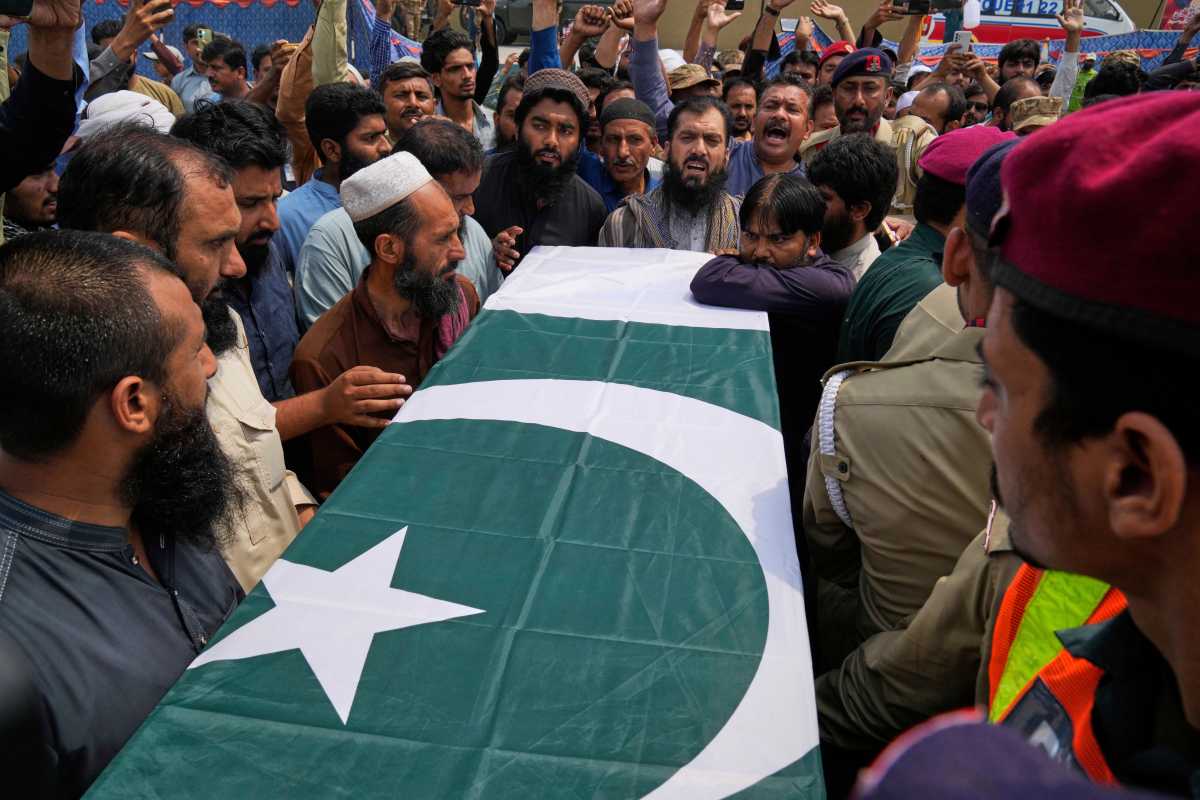 Pakistán confirma 26 civiles muertos tras ataques de India con misiles
