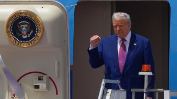 Trump llega en el Air Force One a Riad, Arabia Saudí