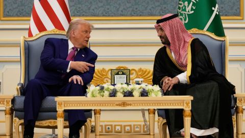 Trump junto a Bin Salmán en una reunión en el Palacio Real de Riad.