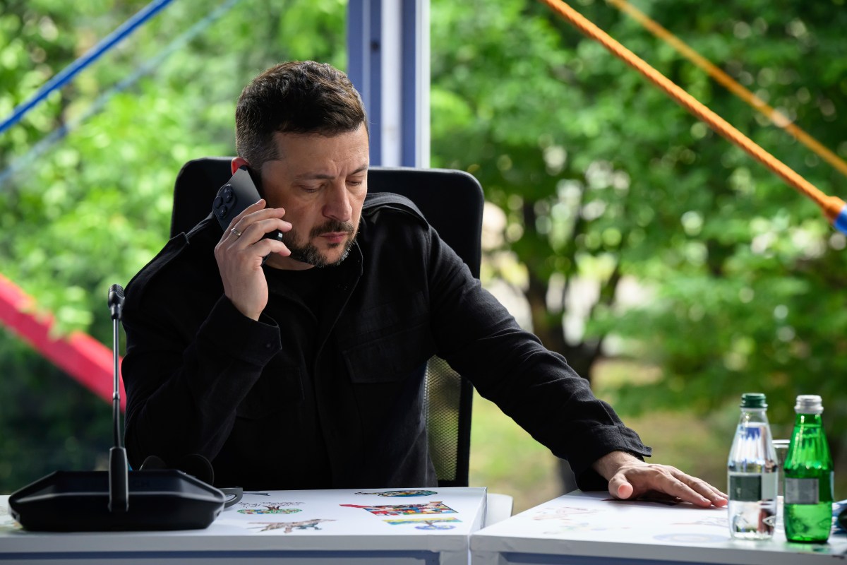 Zelenski ordena la creación de un equipo negociador para las conversaciones con Rusia