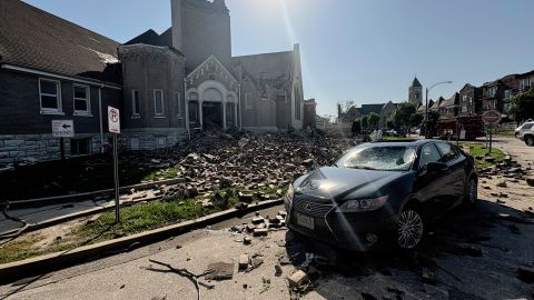 Iglesia colapsó por tornado en Missouri.