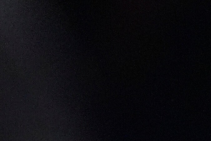 El cantante Lenny Kravitz y el cineasta Spike Lee (der.) no dejaron de sonreír y celebrar en el juego ganado por los Knicks para avanzar a la serie final de la Conferencia Este de la NBA.