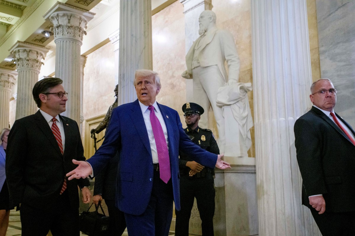 Bloquear el plan fiscal de Trump sería una "traición absoluta", advierte la Casa Blanca