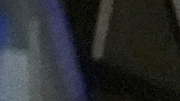 La policía estatal de Luisiana entra en una casa en la calle North Galvez mientras persigue a un fugitivo que escapó de una cárcel de Nueva Orleans, el martes 20 de mayo de 2025.