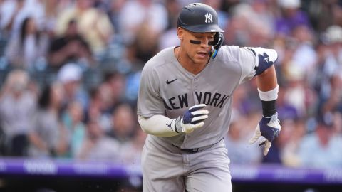 Aaron Judge recorre las bases luego de conectar su jonrón 18 del 2025.
