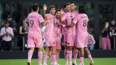 Jugadores del Inter Miami celebran uno de los cinco goles ante Columbus Crew.