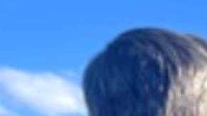 El joven indocumentado viajaba a exceso de velocidad cuando golpeó el vehículo de la víctima.