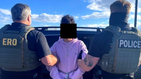 El joven indocumentado viajaba a exceso de velocidad cuando golpeó el vehículo de la víctima.