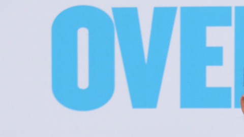 La actriz Alicia Machado colabora con el abogado de inmigración Aníbal Romero.