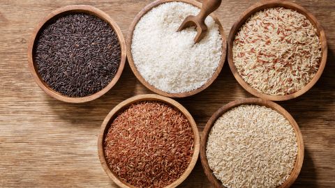 El arroz absorbe el arsénico a través de a raíz y se traslada a toda la planta.